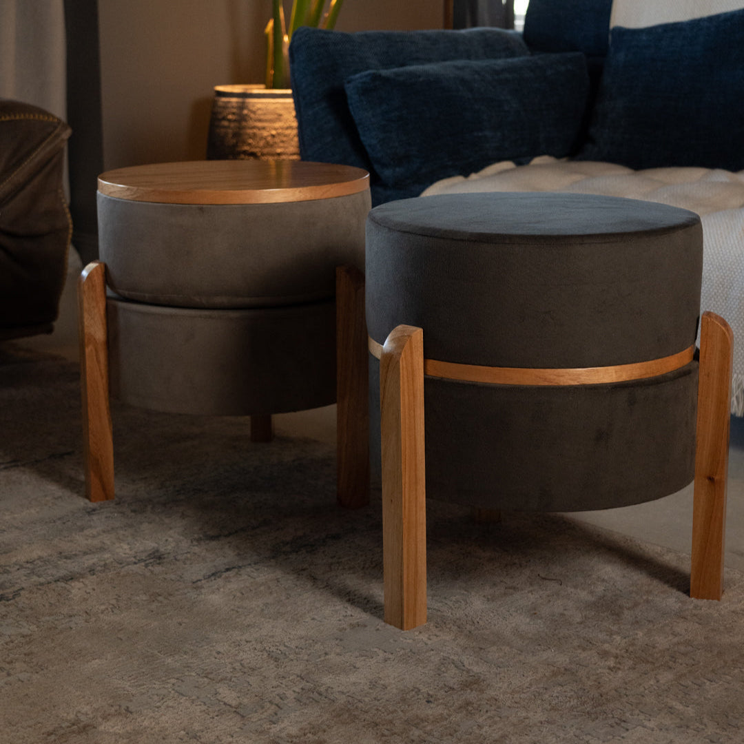 Butaca LOOP en su forma original, colocada en un living contemporáneo como asiento principal