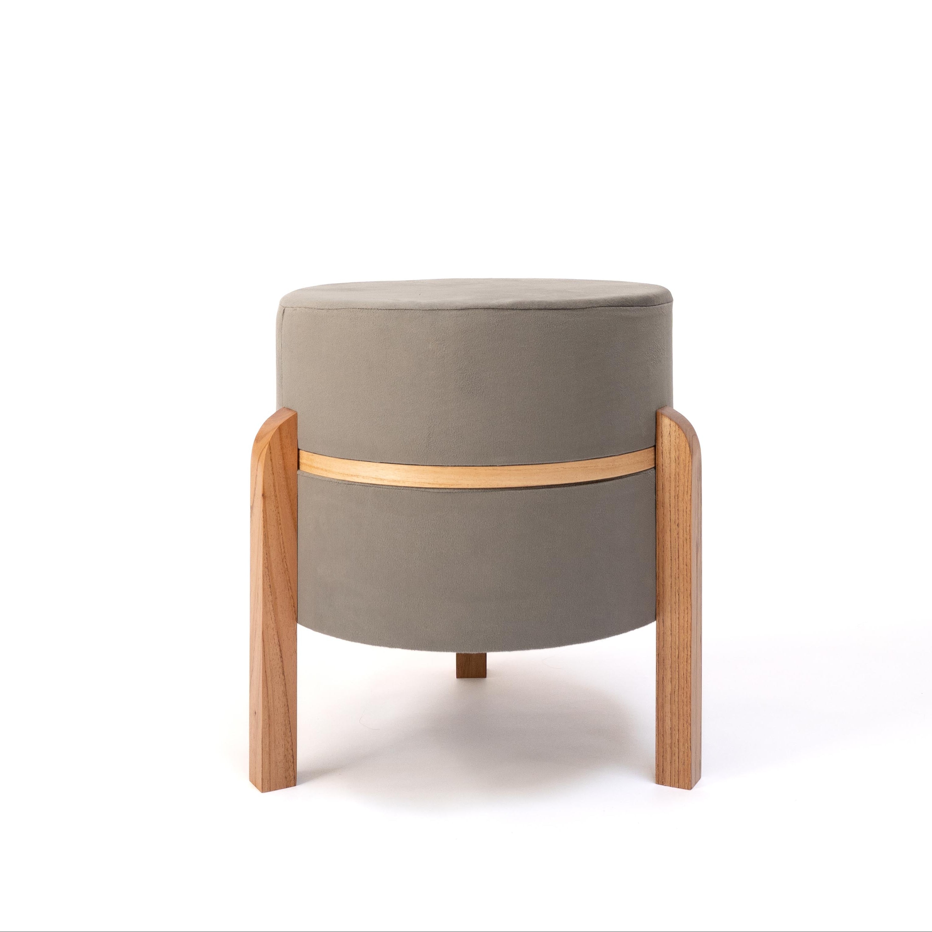 Butaca de madera maciza y pana visón